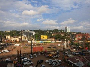 ウガンダ首都のカンパラ市街地の様子